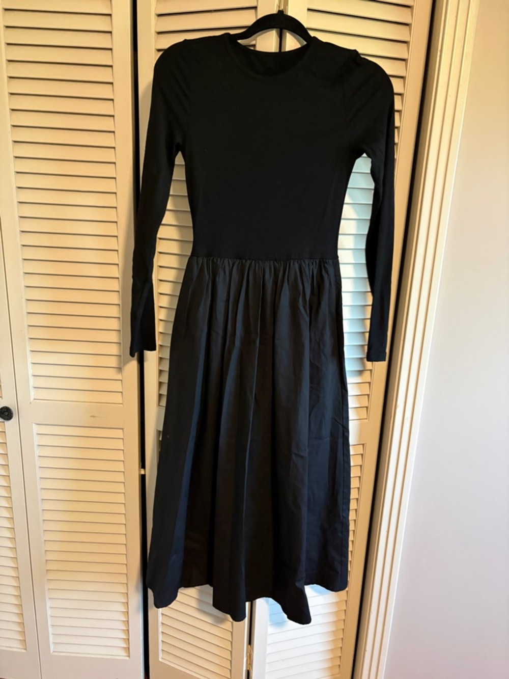 Commense Black Long-Sleeve Midi Dress